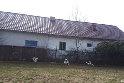 Casă cu 3 camere în Corbu - 1