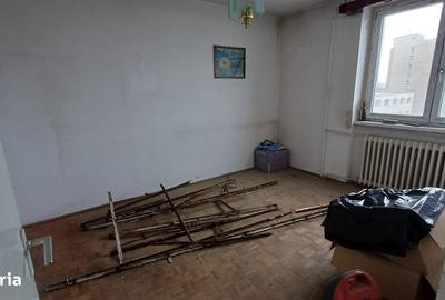 Apartament cu 2 camere semidecomandat în Tractorul