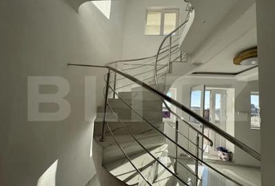 Casă cu 7 camere cu Teren 407 Mp în Romanești