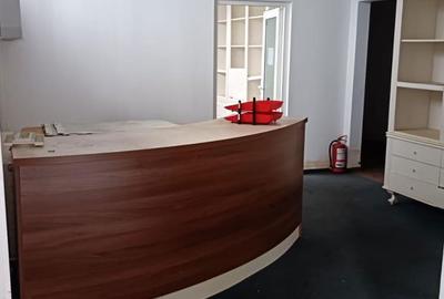 Spațiu comercial, de 650 mp, în Central - 8