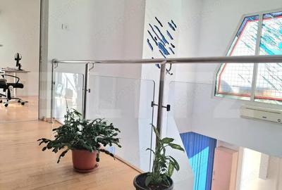 Casă cu 14 camere cu Teren 706 Mp în Soarelui - 2