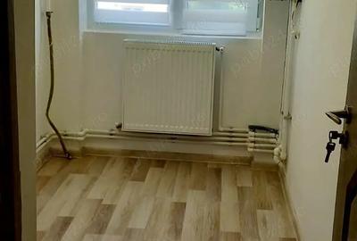Vand apartament doua camere in m6
