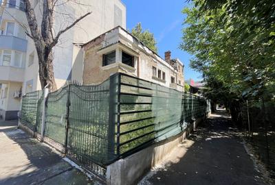 Casă individuală cu 6 camere cu Teren 232 Mp în Dorobanți - 1