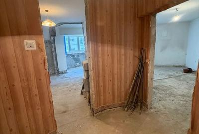 Apartament cu 3 camere în Falezei