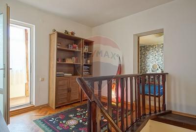 Casă cu 7 camere cu Teren 450 Mp în Central - 10