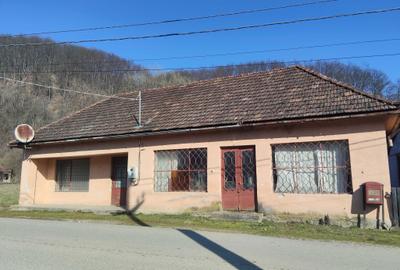 Casă cu 2 camere în Central
