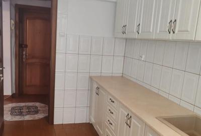 Apartament cu 3 camere semidecomandat în Republicii