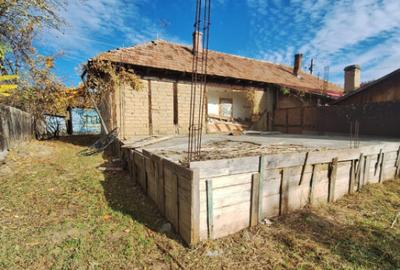 Casa batraneasca de vanzare Comane?ti, cartier St - 2
