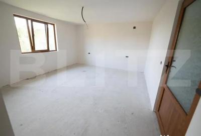 Casă cu 7 camere cu Teren 3000 Mp în Central - 1