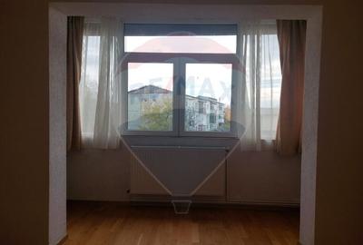 Apartament cu 3 camere de vanzare - 25
