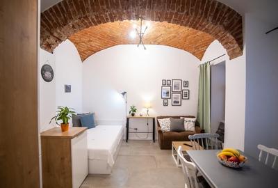 Casă individuală cu 15 camere cu Teren 200 Mp în Traian - 2