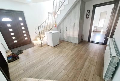 Casă cu 5 camere cu Teren 537 Mp în Buzaului - 2