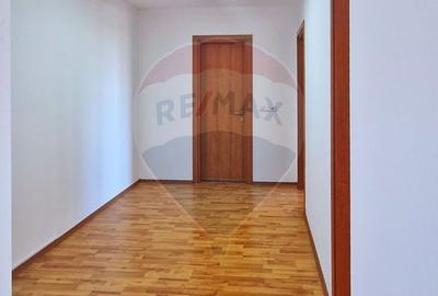 Apartament cu 3 camere în Cățelu - 7
