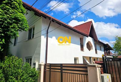 Casă individuală cu 8 camere cu Canalizare în Cetate