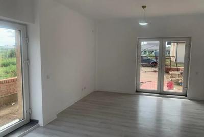 Casă cu 5 camere cu Teren 395 Mp în Malu Mare - 8