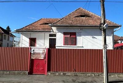 Casă cu 2 camere cu Teren 1000 Mp în Sub Arini - 1