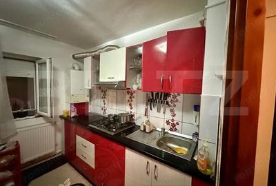 Apartament cu 3 camere semidecomandat în Micro 16