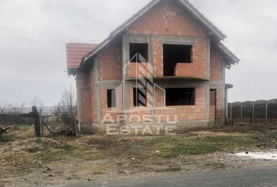 Casă individuală cu 5 camere cu Canalizare în Central