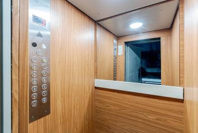 Apartament spațios, modernizat, 2 camere – Bd. Cosminului - 40