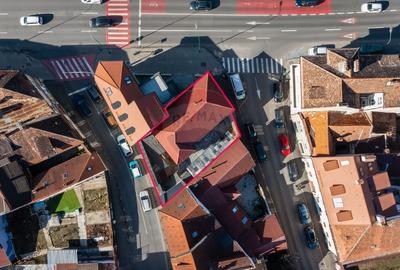 Casă cu 7 camere cu Canalizare în Centrul Civic - 3