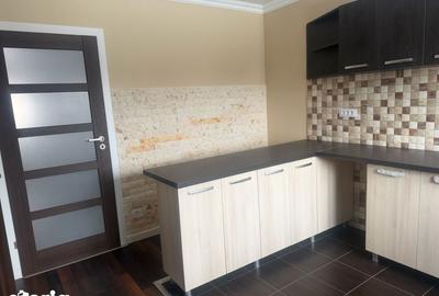 Casă cu 5 camere cu Teren 2000 Mp în Podari - 10