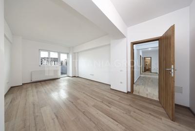 Apartament cu 3 camere decomandat în Tractorul - 1