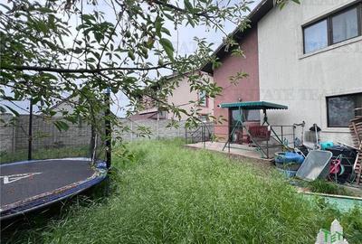Casa cuplata.curte individuala generoasa, cu 3 camere,2 bai, P+1E+Pod, cu toate - 10