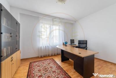 Casă cu 8 camere cu Teren 1000 Mp în Central - 13