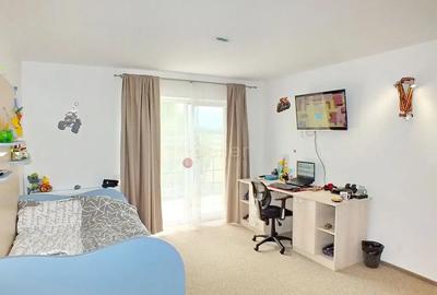 Casă cu 5 camere cu Teren 1000 Mp în Stupini