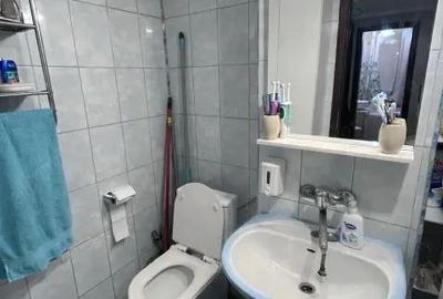 Apartament cu 3 camere decomandat în Rovine