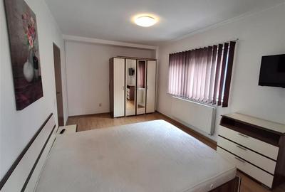 Apartament cu 3 camere semidecomandat, mobilat în Ștrand