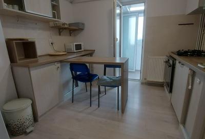 Apartament cu 3 camere decomandat în Micro 4 - 3