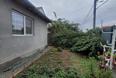 Valu lui Traian -casa 3 camere cu teren 300 mp -gaze la poarta -79900 Euro neg - 34