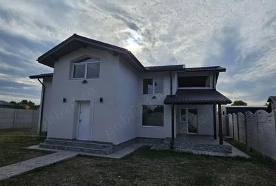 Casă cu 4 camere în Central - 2