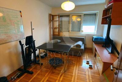 Apartament cu 3 camere decomandat în Micro 14 - 1