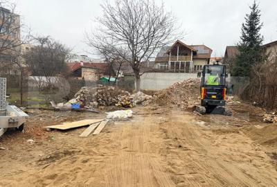 Teren de 350 mp, în Tractorul