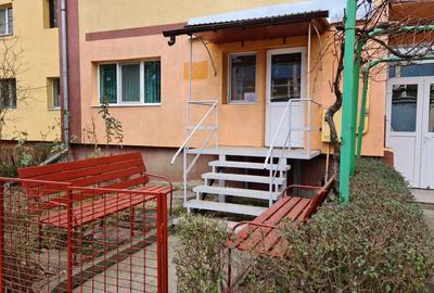 Zona Spital Judetean Resita, Spatiu Comercial, AP 2 camere - 1
