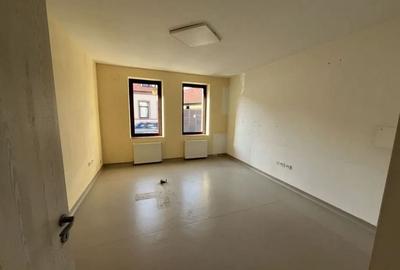 Spațiu comercial, de 270 mp, în Blumăna