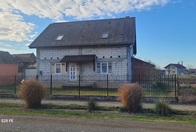 Casă cu 4 camere în Ususău - 1
