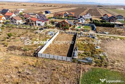 Teren de 733 mp, în Livada - 3