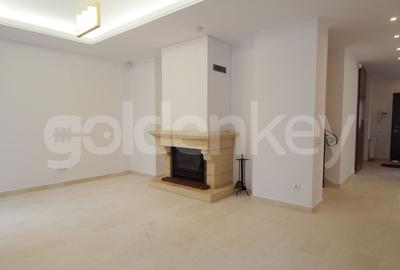 Duplex cu 8 camere cu Canalizare în Iancu Nicolae - 3