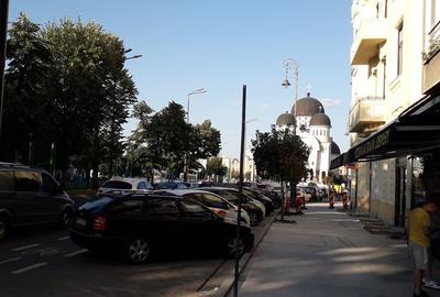 Ap decent 1 cam ultracentral la Podgoria pe Bulevard total mobilat si utilat - 3