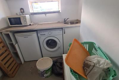 1 camera de vanzare la ultimul etaj, zona Universitate, toaleta la comun - 8