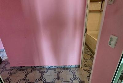 Dacia - la bulevard 2 camere decomandat, etaj intermediar, liber - 2