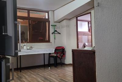 Casă individuală cu 5 camere cu Canalizare în Km 5 - 22