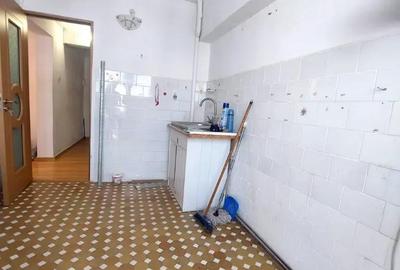 Apartament cu 4 camere decomandat în Central - 2