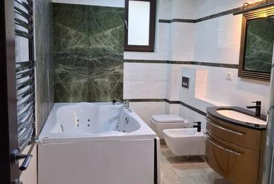 Casă cu 8 camere cu Canalizare în Tineretului - 1