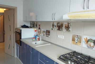 Garsonieră decomandată în Titan