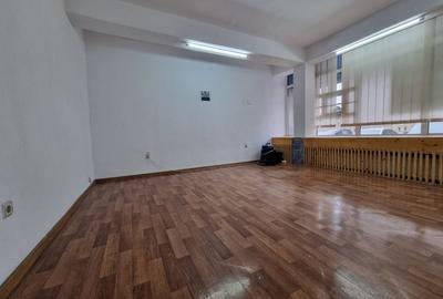 Piata Centrala/ spatiu comercial- 70 mp/ parter + etaj/ liber - 2