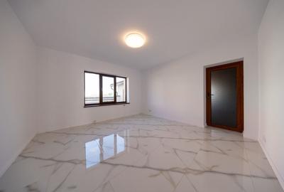 Casă individuală cu 6 camere cu Canalizare în Exterior Est - 6